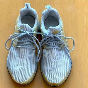 VINTAGE NIKE AIR ATHLETIC SHOES
