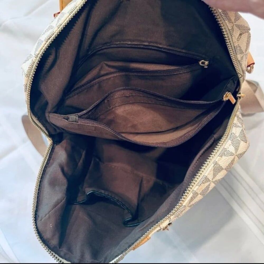 Backpack - Picture 3 of 10