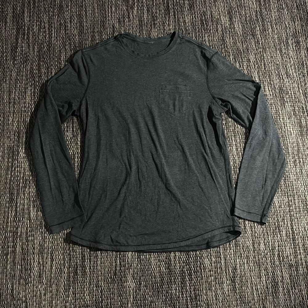 Lululemon men’s long sleeve front pocket