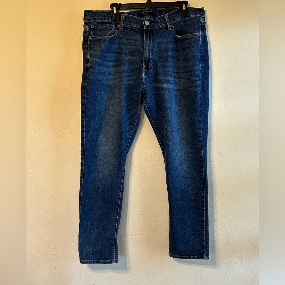 Lucky Brand  410 Athletic Slim Style Medium Wash Straight Leg Jeans Sz 38 X 30