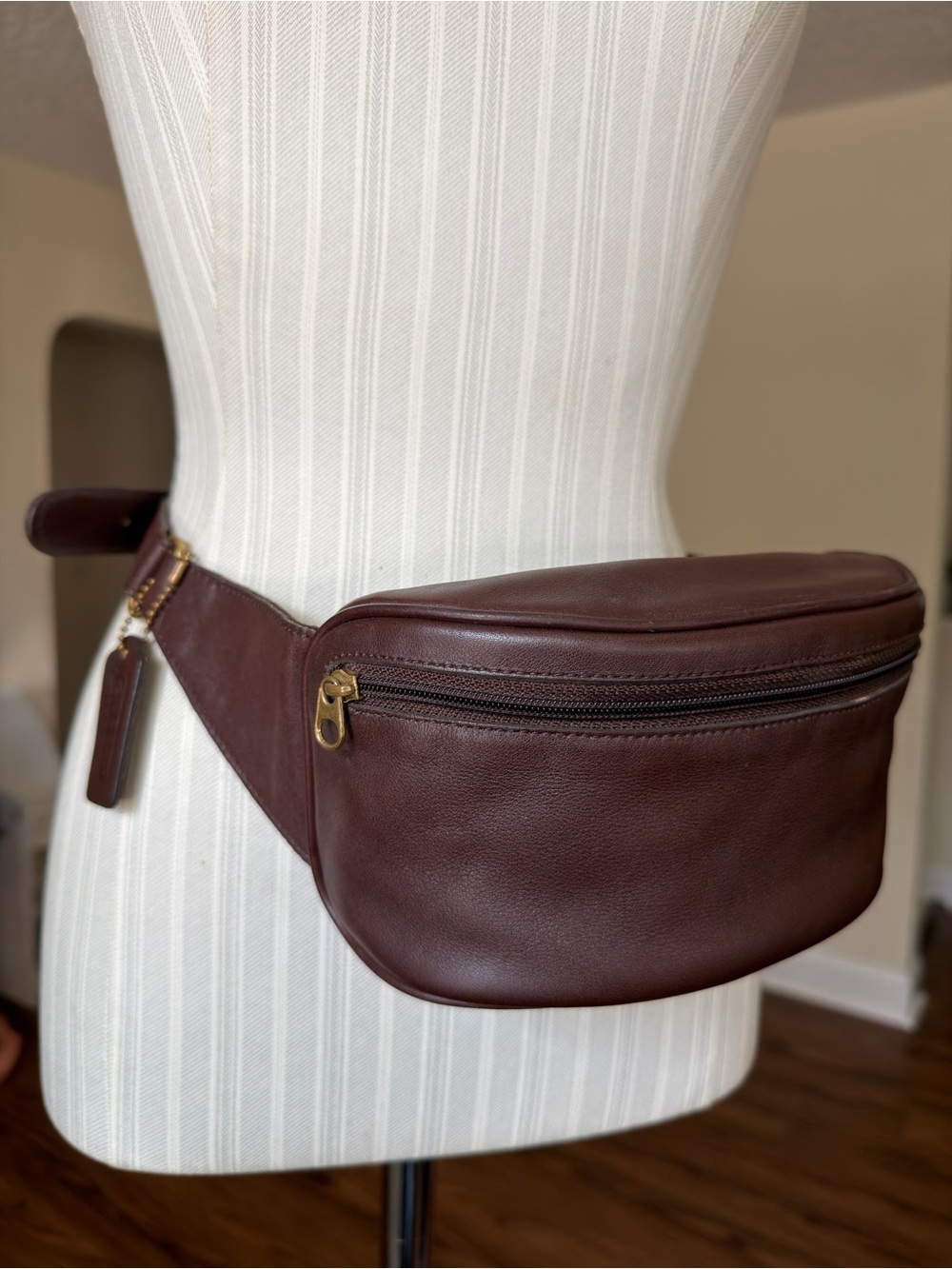 Vintage Coach Canteen Waist
Fanny Pack Brown Leather Bag
#0515 XS/S USA 90's