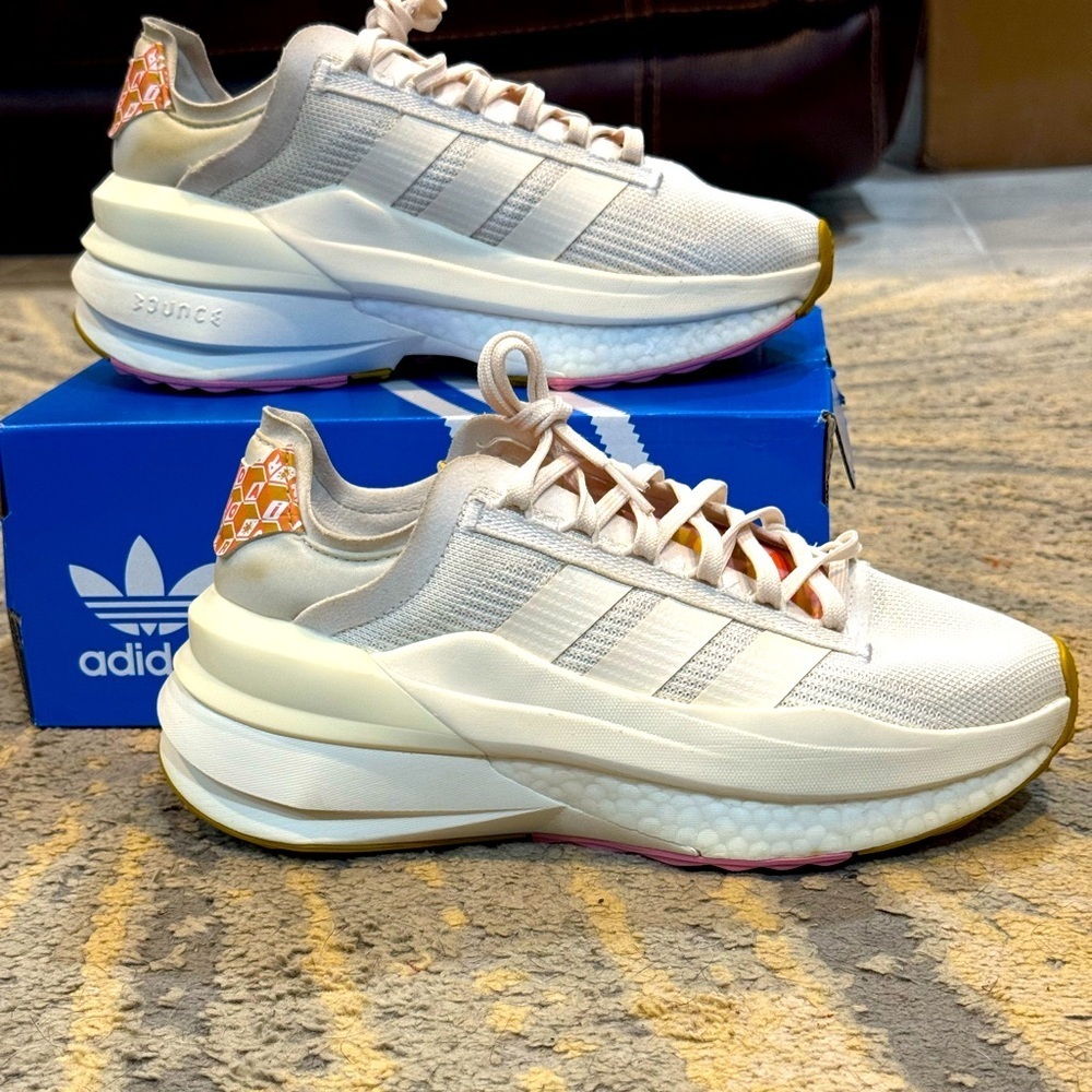 ✨Women's Sz 8 Adidas Avryn_X adidas boost Cloud White Gold Running Shoes