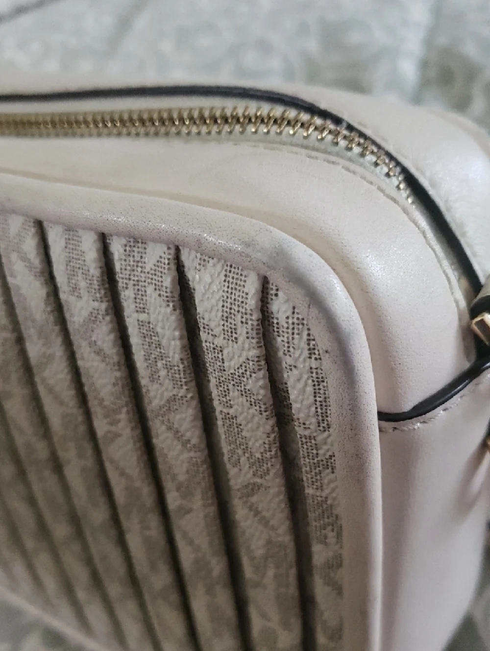 Michael Kors Crossbody - Picture 11 of 16