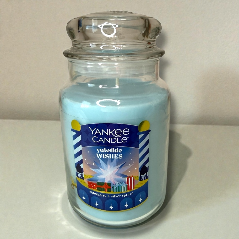 YANKEE CANDLE Yuletide Wishes Large Jar Candle 22oz Elderberry & Silver Spruce