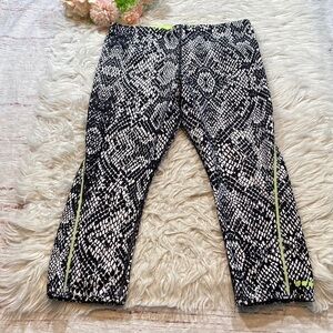 Lorna Jane Python Snake Print Capri Leggings sz S