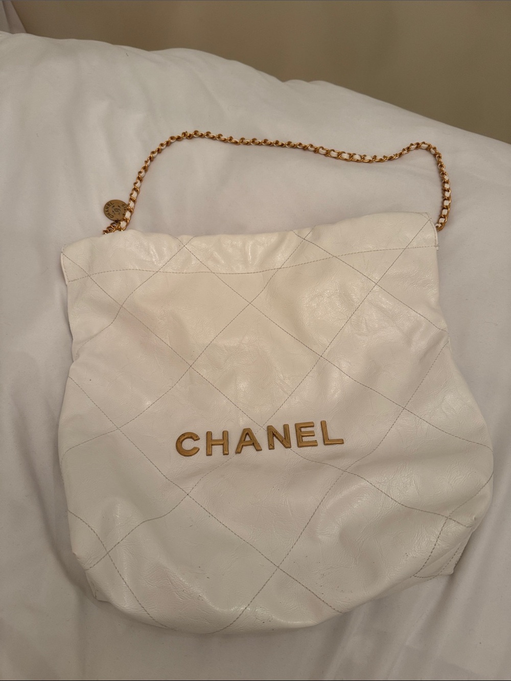 CHANEL White Quilted Leather Shoulder Bag with Gold Chain Accent