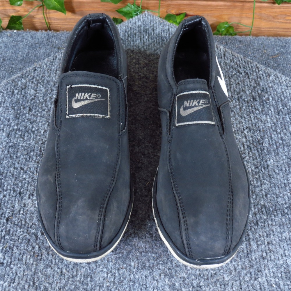 Nike Womens Slip On Sneakers Size 35 Casual Walking Shoes Black White Swoosh - Picture 3 of 8