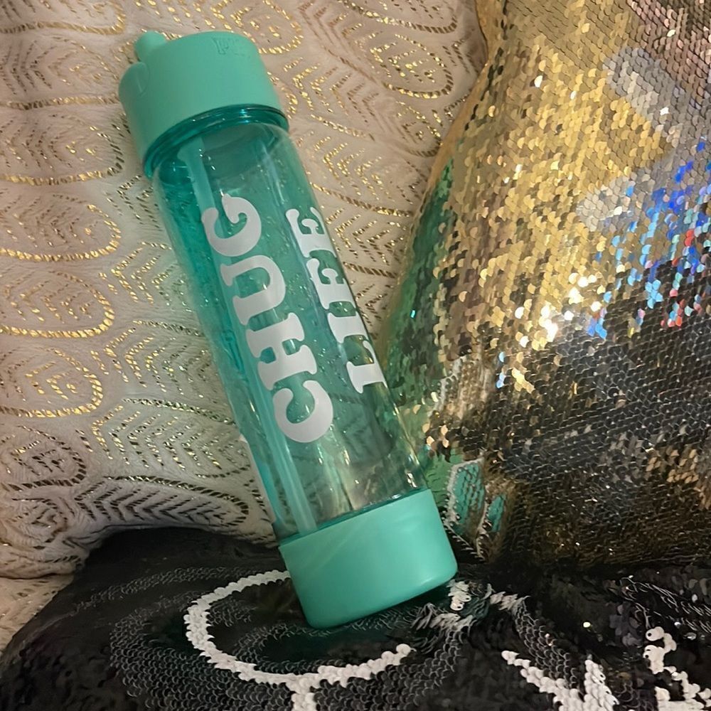 Vs pink 24oz campus water bottle w/stash cup & handle - chig life mint green