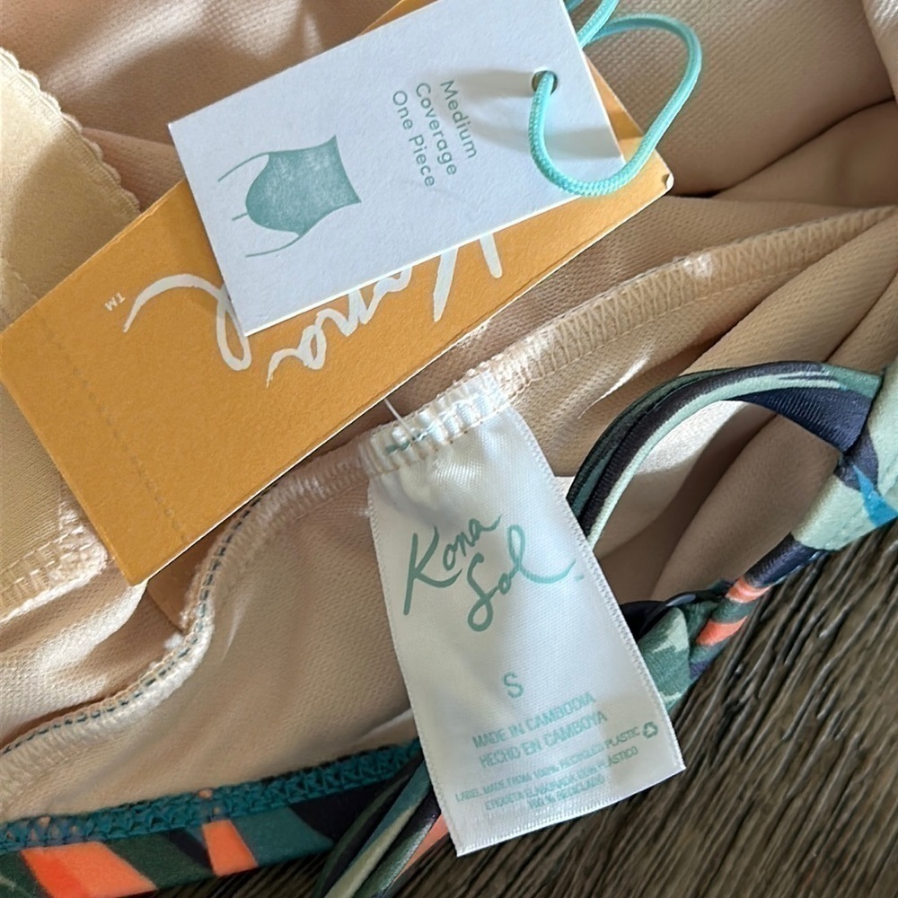 Kona Sol Modern Medium-Coverage One-Piece Swimsuit - Picture 6 of 7