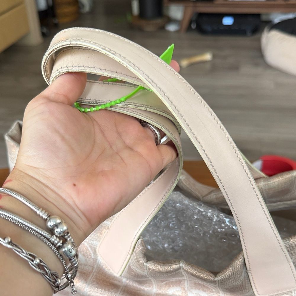 CHANEL Beige and Cream Tote Bag - Picture 3 of 6