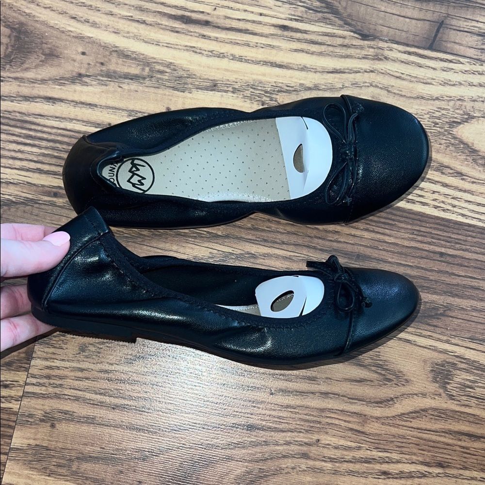 White Mountain Black Women's Flats