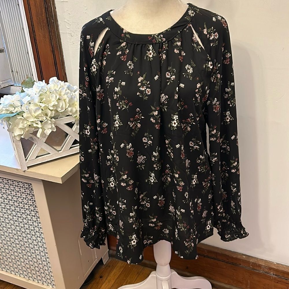 Bobeau black floral long sleeve cut out blouse Size M EUC