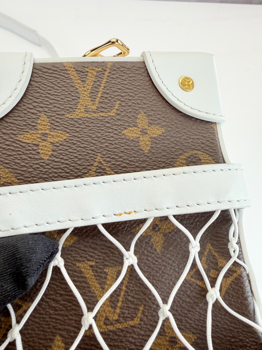 Louis Vuitton Louis Vuitton X NBA Monogram Soft Trunk Phone Box - Picture 9 of 15