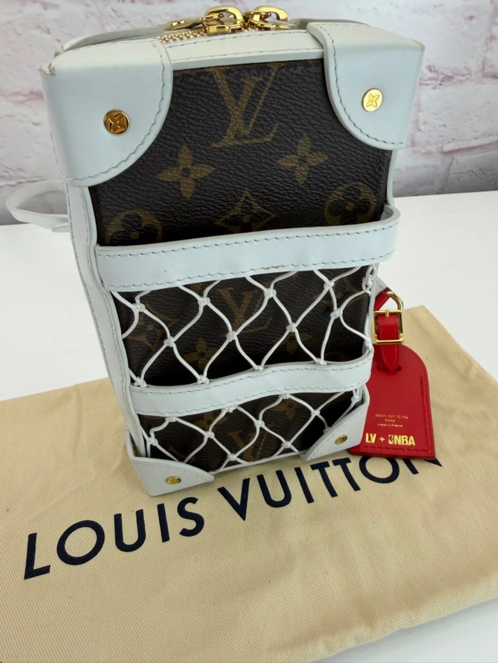 Louis Vuitton Louis Vuitton X NBA Monogram Soft Trunk Phone Box - Picture 14 of 15