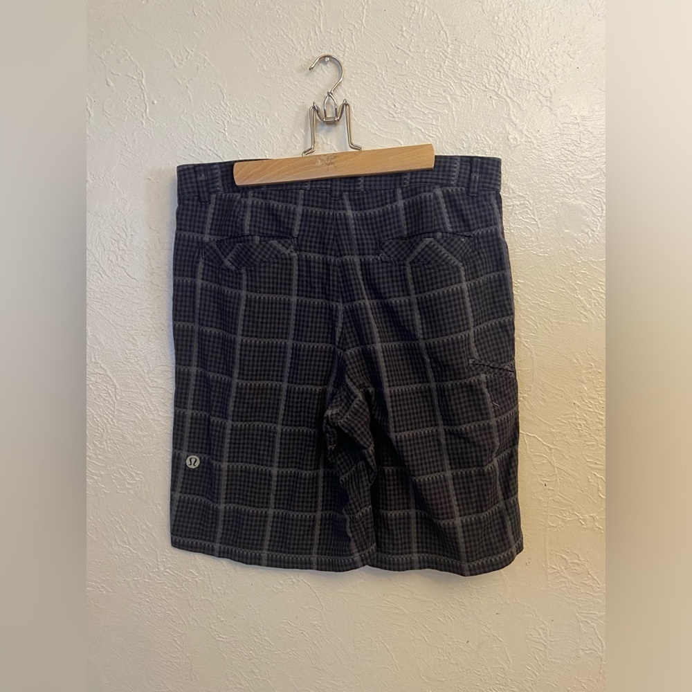 Lululemon shorts - Picture 4 of 12