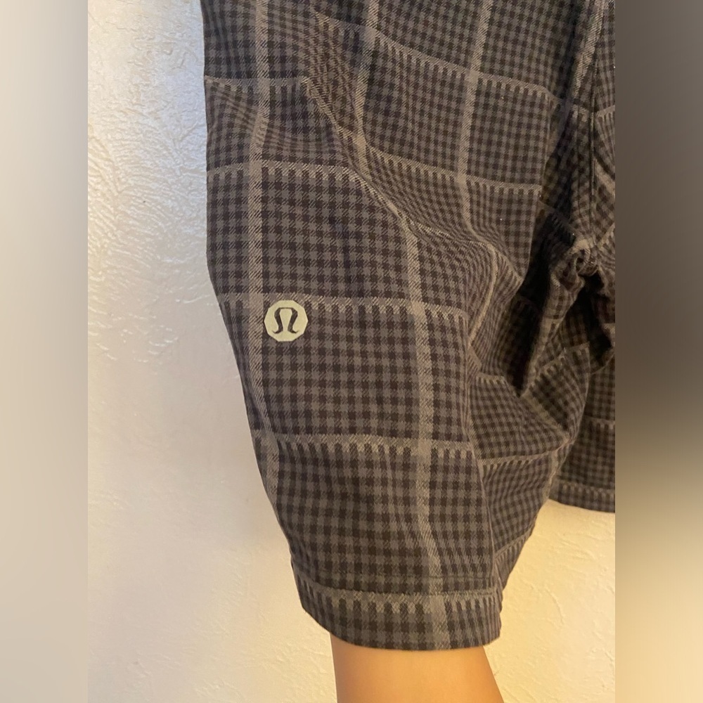 Lululemon shorts - Picture 9 of 12