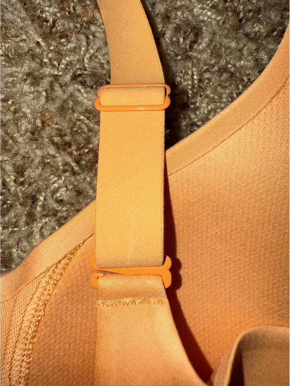 Nike Alate Minimalist Women's Light-Support Padded Convertible Sports Bra Sample - Picture 2 of 10