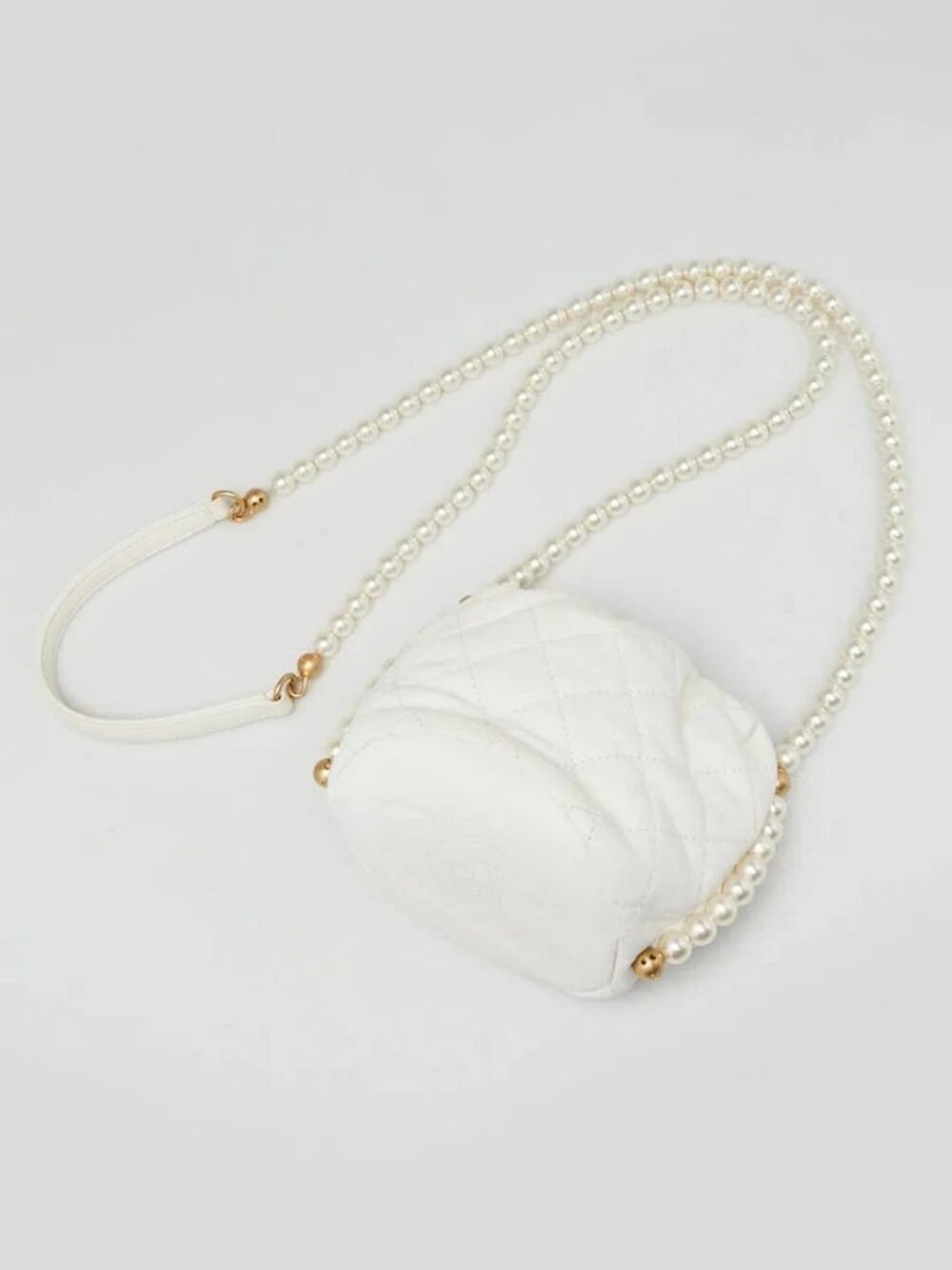 Chanel White Quilted Leather Mini About Pearls Drawstring Bucket Bag - Picture 3 of 10