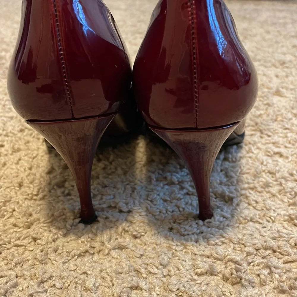 Stuart Weitzman BURGUNDY PATENT LEATHER PEEP TOE PUMPS BY STUART WEITZMAN US7.5 - Picture 4 of 8
