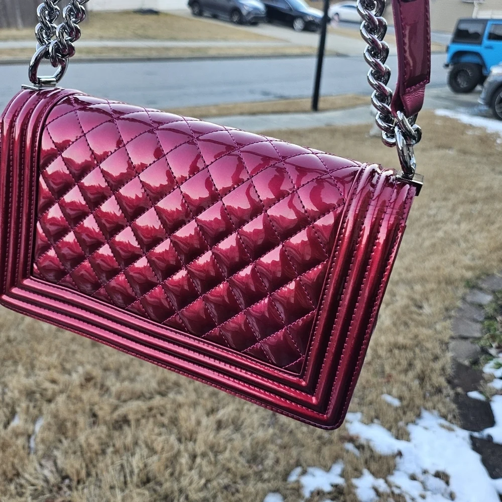 Chanel Boy Bag MEDIUM β Hot Pink Patent Leather/Fuchsia πΈβ¨ - Picture 4 of 16