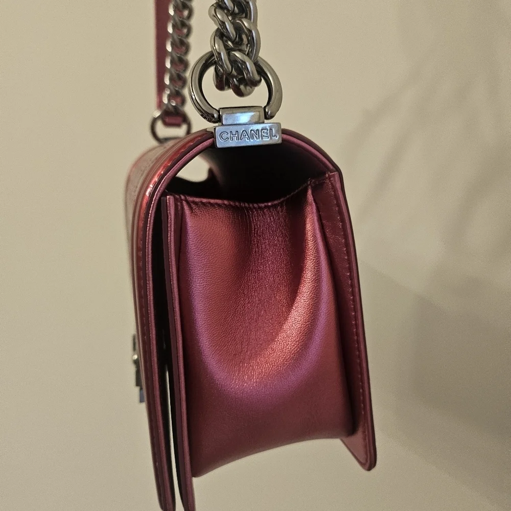 Chanel Boy Bag MEDIUM β Hot Pink Patent Leather/Fuchsia πΈβ¨ - Picture 8 of 16