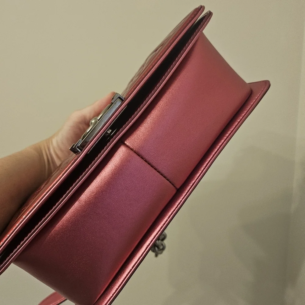 Chanel Boy Bag MEDIUM β Hot Pink Patent Leather/Fuchsia πΈβ¨ - Picture 9 of 16