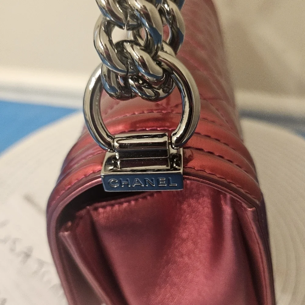 Chanel Boy Bag MEDIUM β Hot Pink Patent Leather/Fuchsia πΈβ¨ - Picture 11 of 16