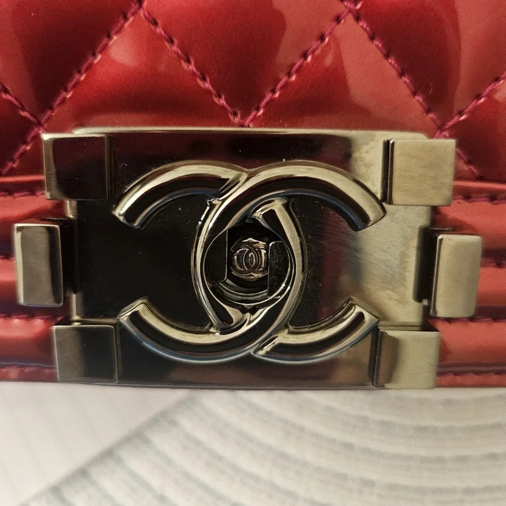 Chanel Boy Bag MEDIUM β Hot Pink Patent Leather/Fuchsia πΈβ¨ - Picture 12 of 16