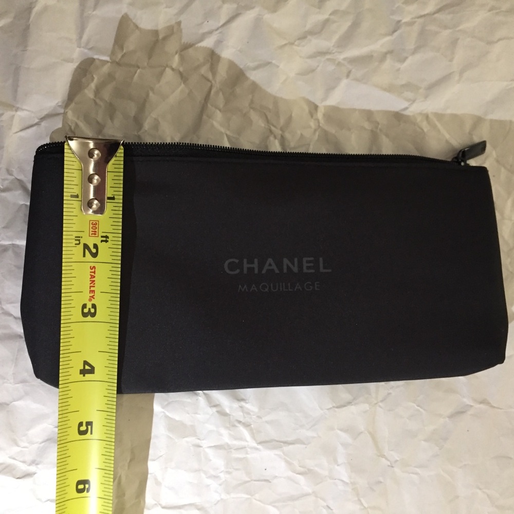 Chanel samples & cosmetic bag - Picture 13 of 15