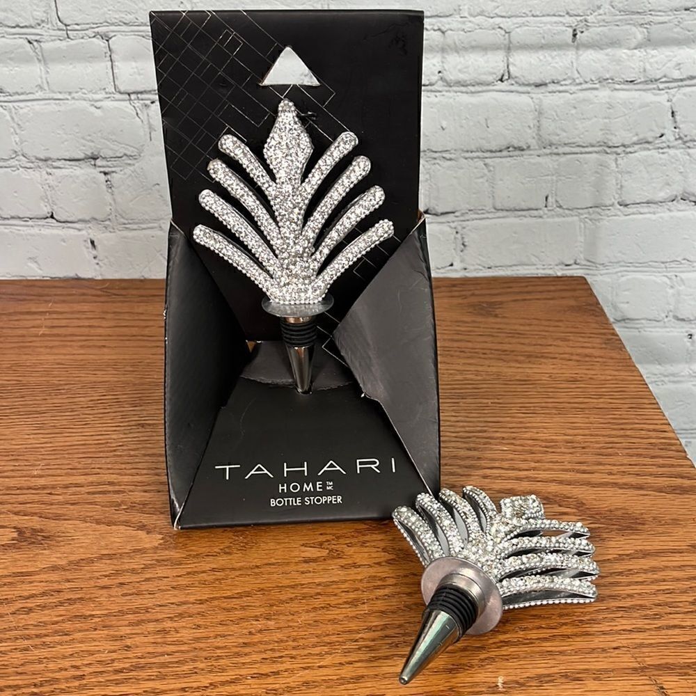 Tahari Luxe Designer Crystal Bottle Wine Stopper set of 2 (1 NWT)