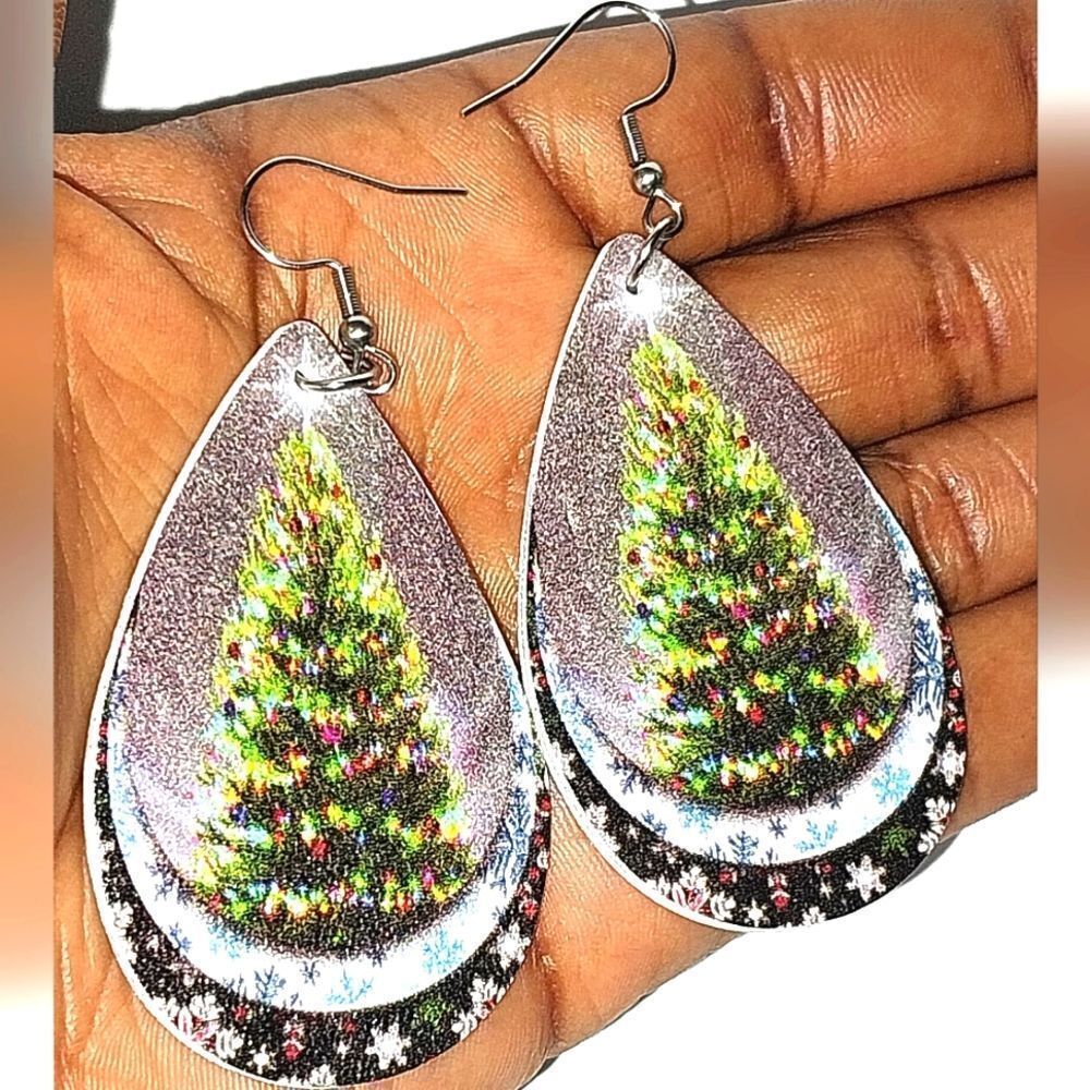 Hand crafted dangle earrings - Picture 3 of 5