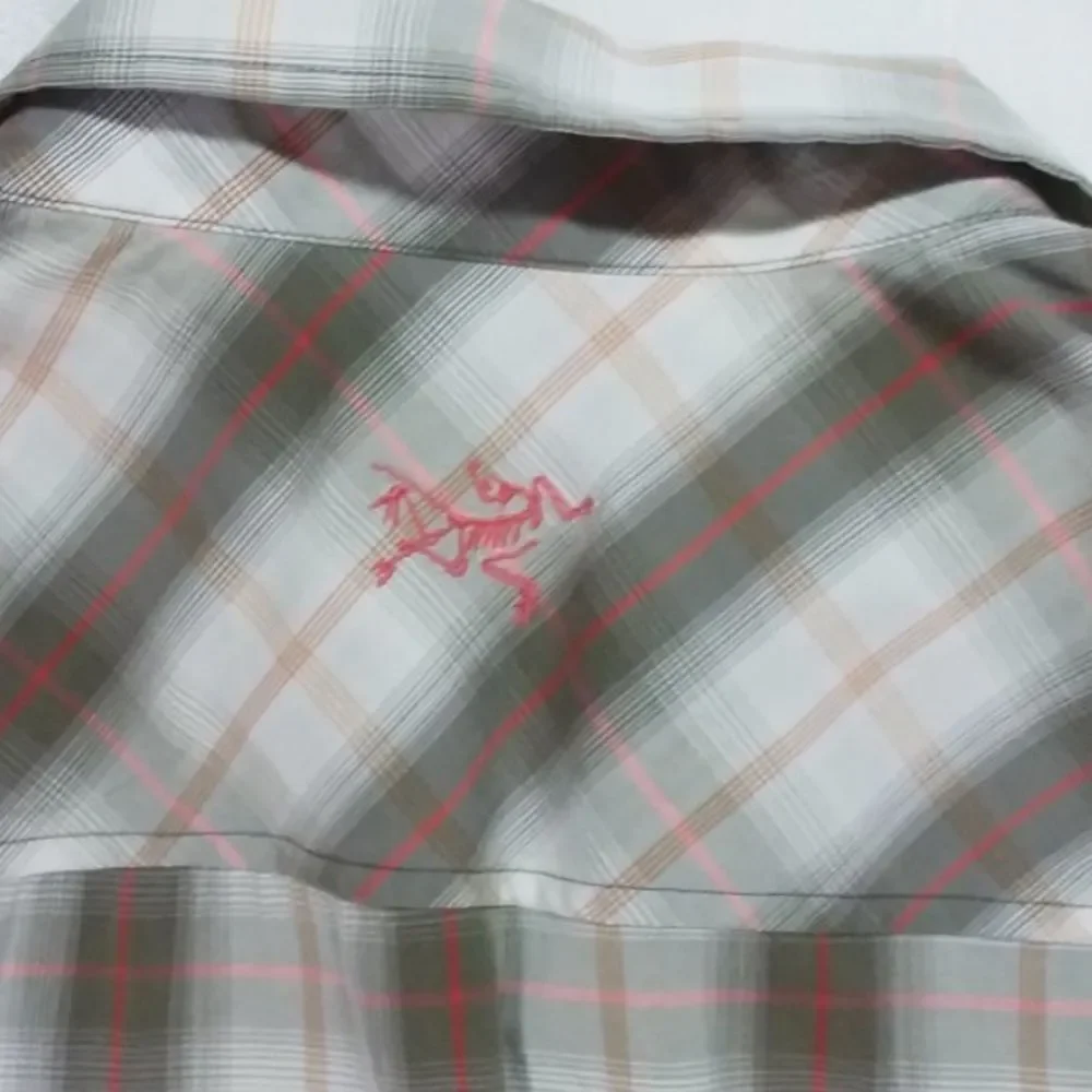 Arc’teryx Long Sleeve Fitted Cotton/Poly Shirt 10 - Picture 3 of 4