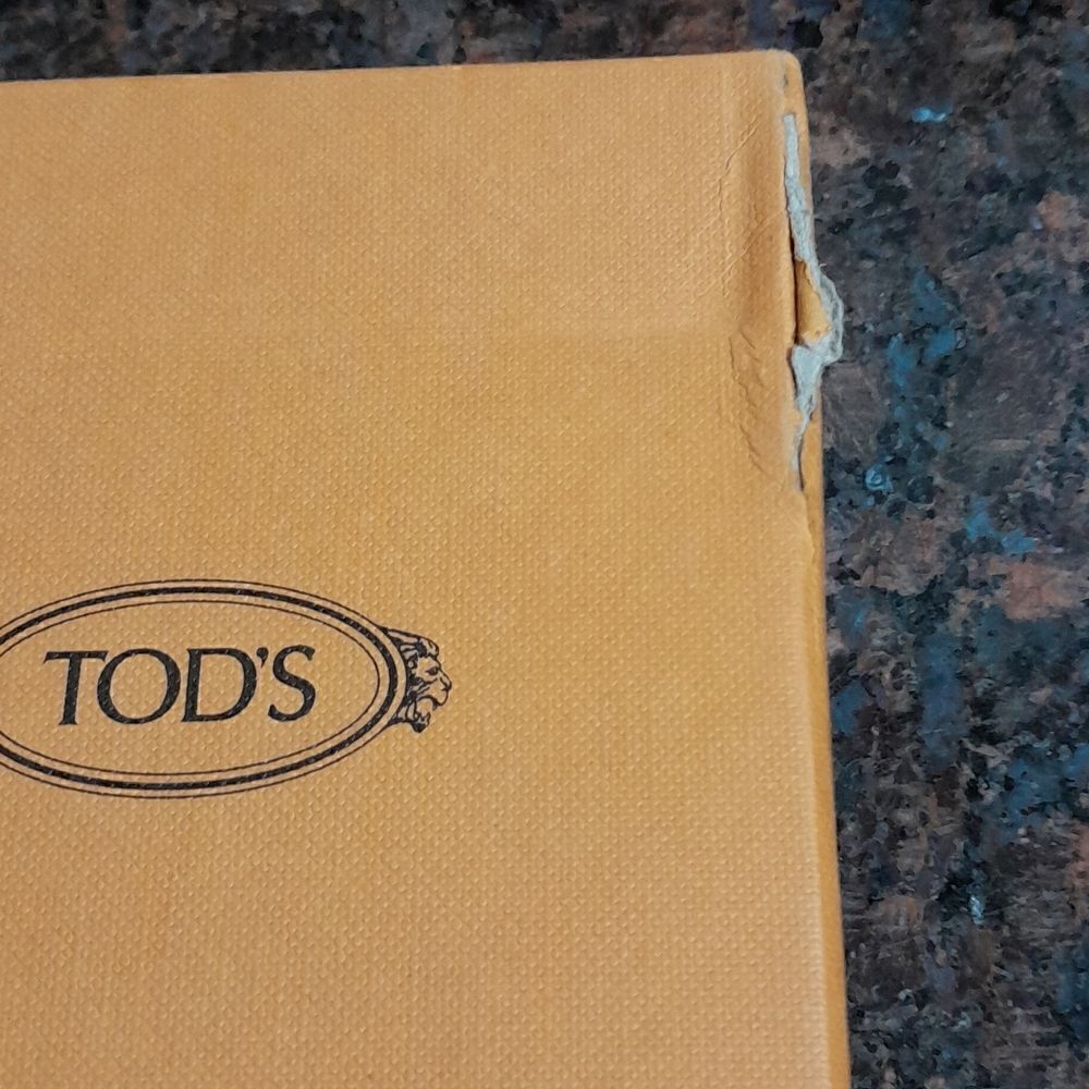 5 Tod's Boxes... 1 is "as is" - Picture 2 of 8