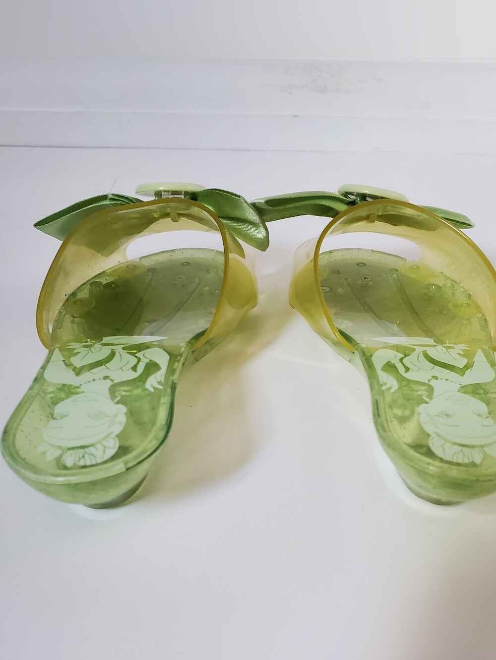 Disney Princess Tiana Green Jelly Kid Dress Up Heels with Bow and Medallion - Picture 4 of 5