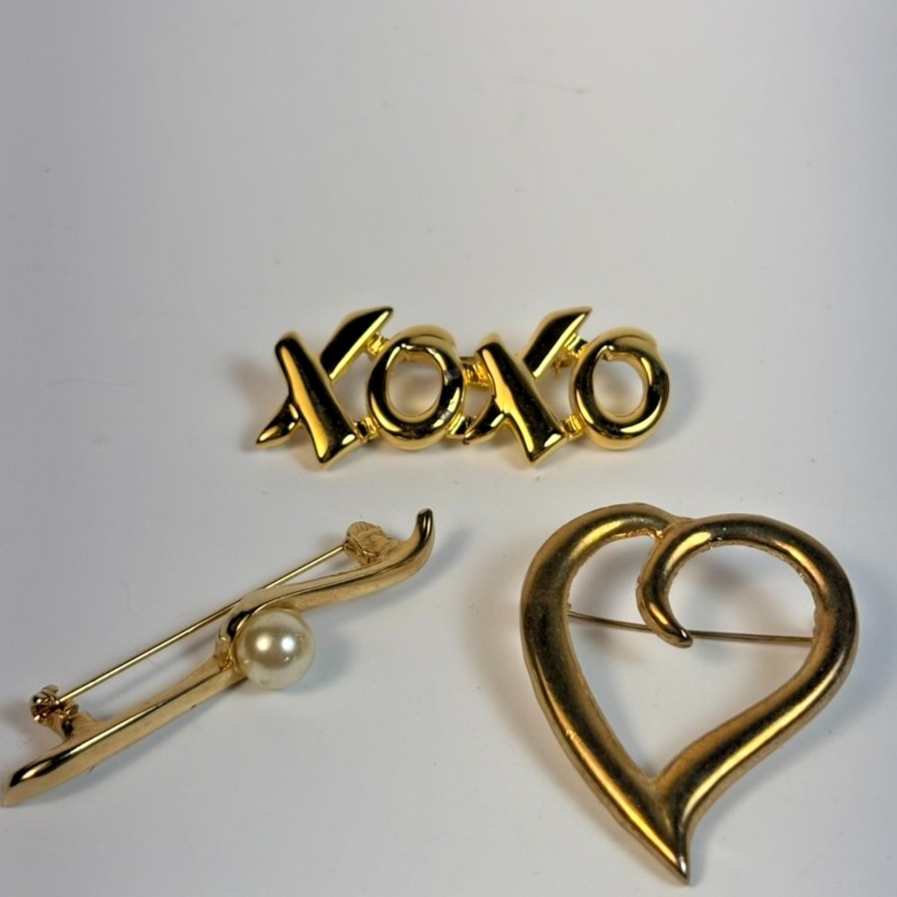Brooch Lot Gold Tone Scatter Pins Vintage Anne Klein Love Theme Heart