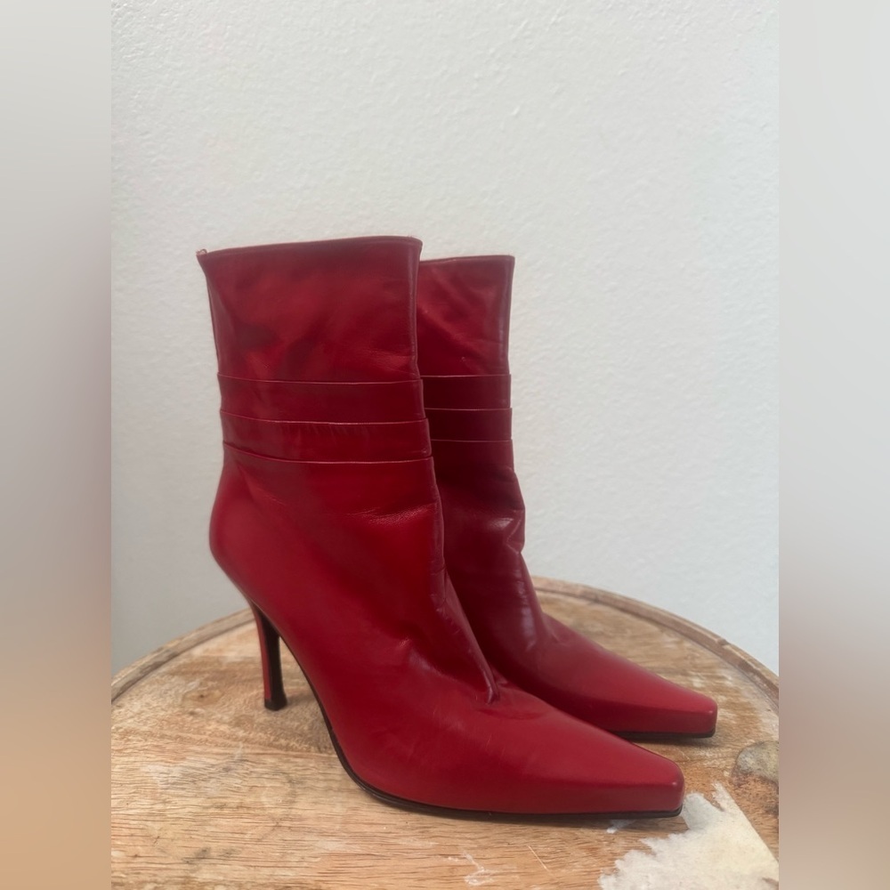 Stuart Weitzman Pointed-Toe Leather Booties - Picture 2 of 14
