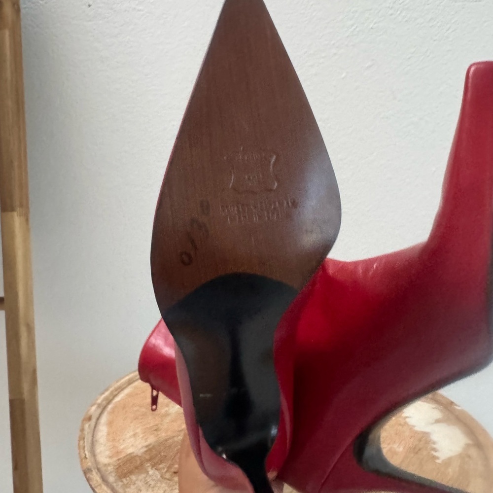 Stuart Weitzman Pointed-Toe Leather Booties - Picture 9 of 14