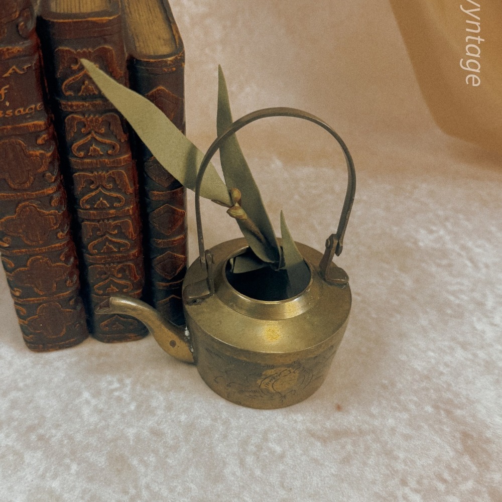 Brass Pair of Mini Teapots /‎ Tea Kettles - Picture 6 of 6