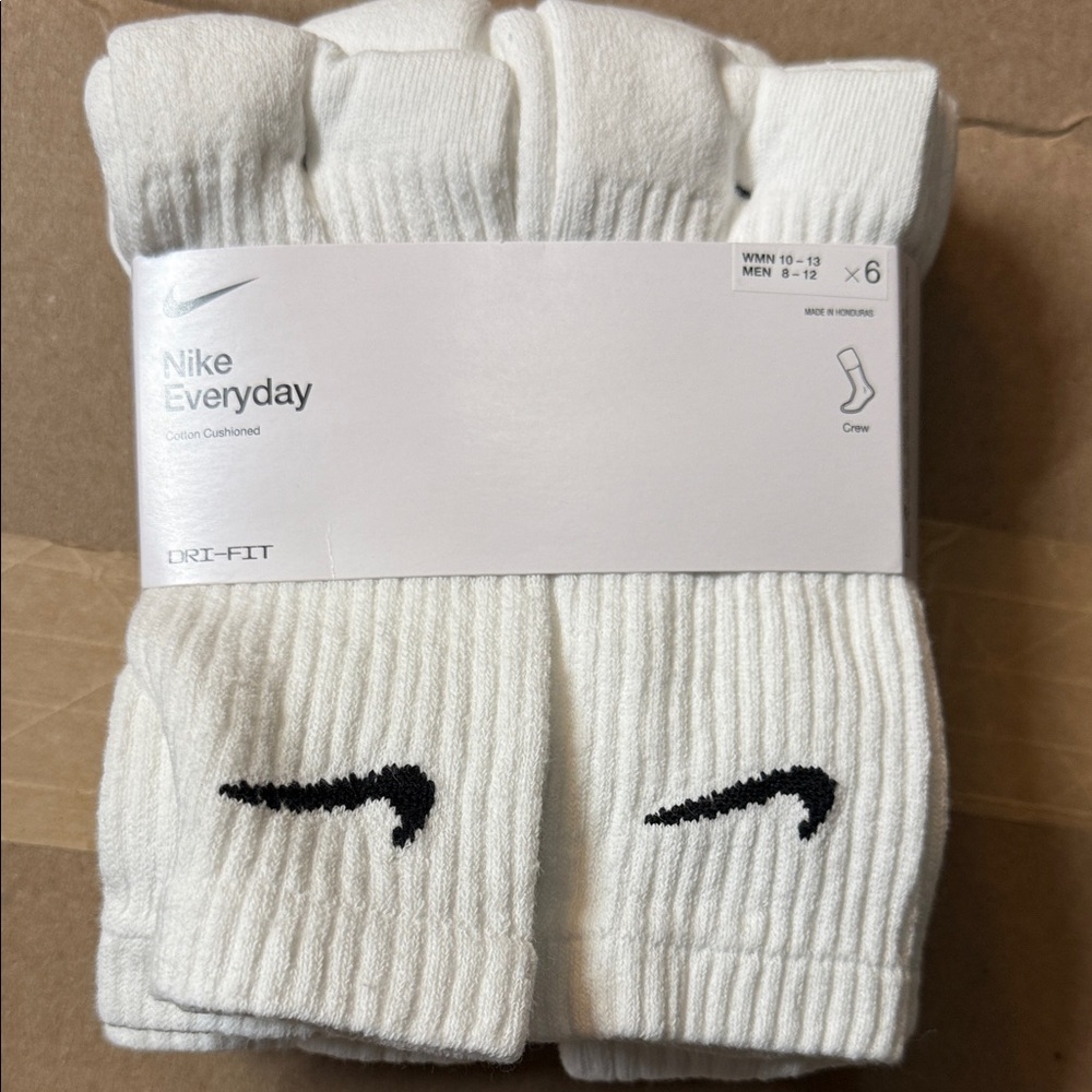 Nike Everyday Dri-FIT White Crew Socks Size Large. Womens 10-13 Men’s 8-12