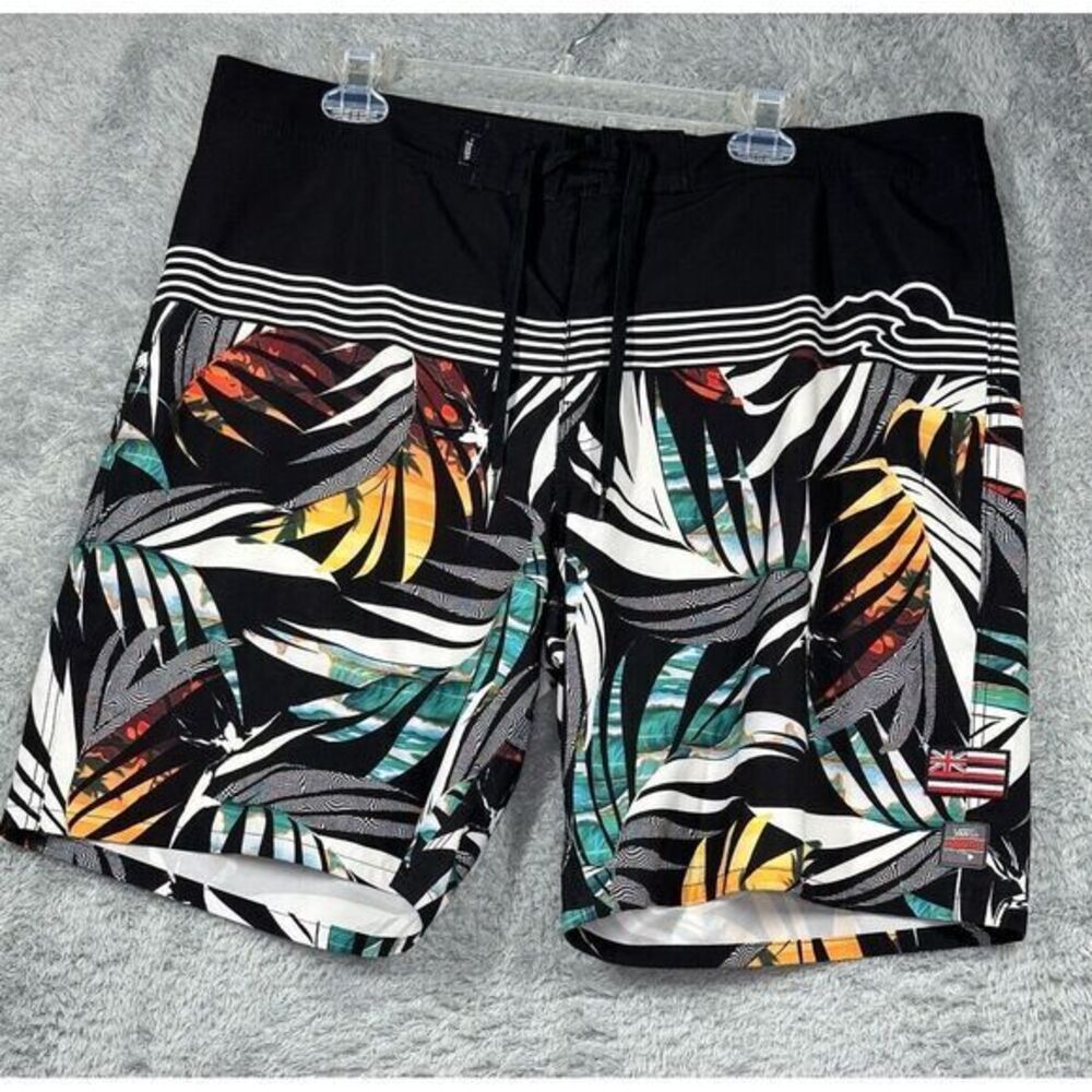 Vans Off The Wall Men's Board‎ Shorts Swim Trunks Size 38 Model T Leaf Hawaiian