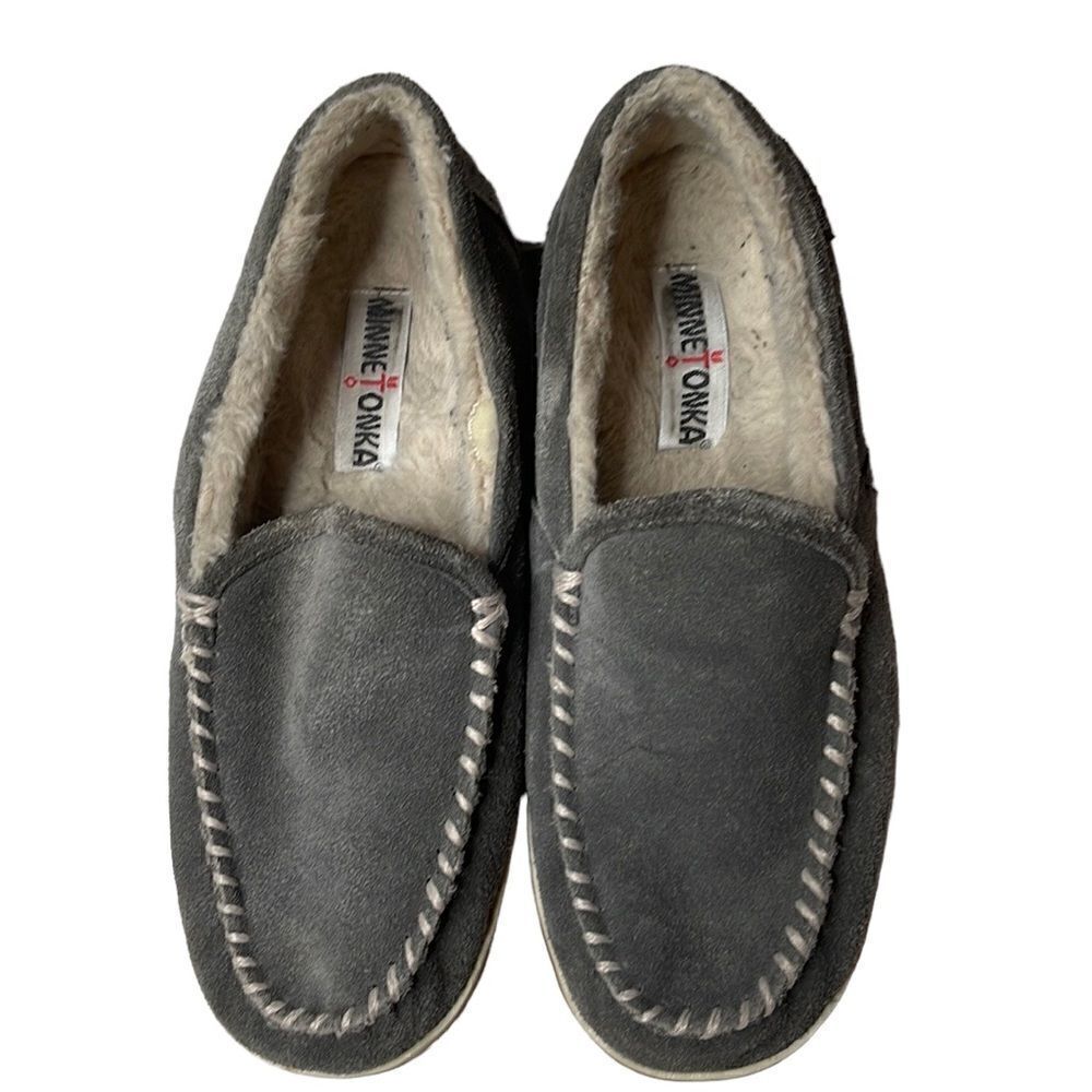 Minnetonka Tempe Moccasin Grey Fuzzy Faux Fur Leather Slippers. 10W.