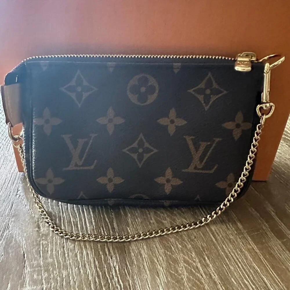 Louis Vuitton Mini Pochette Accessoires - Picture 1 of 5