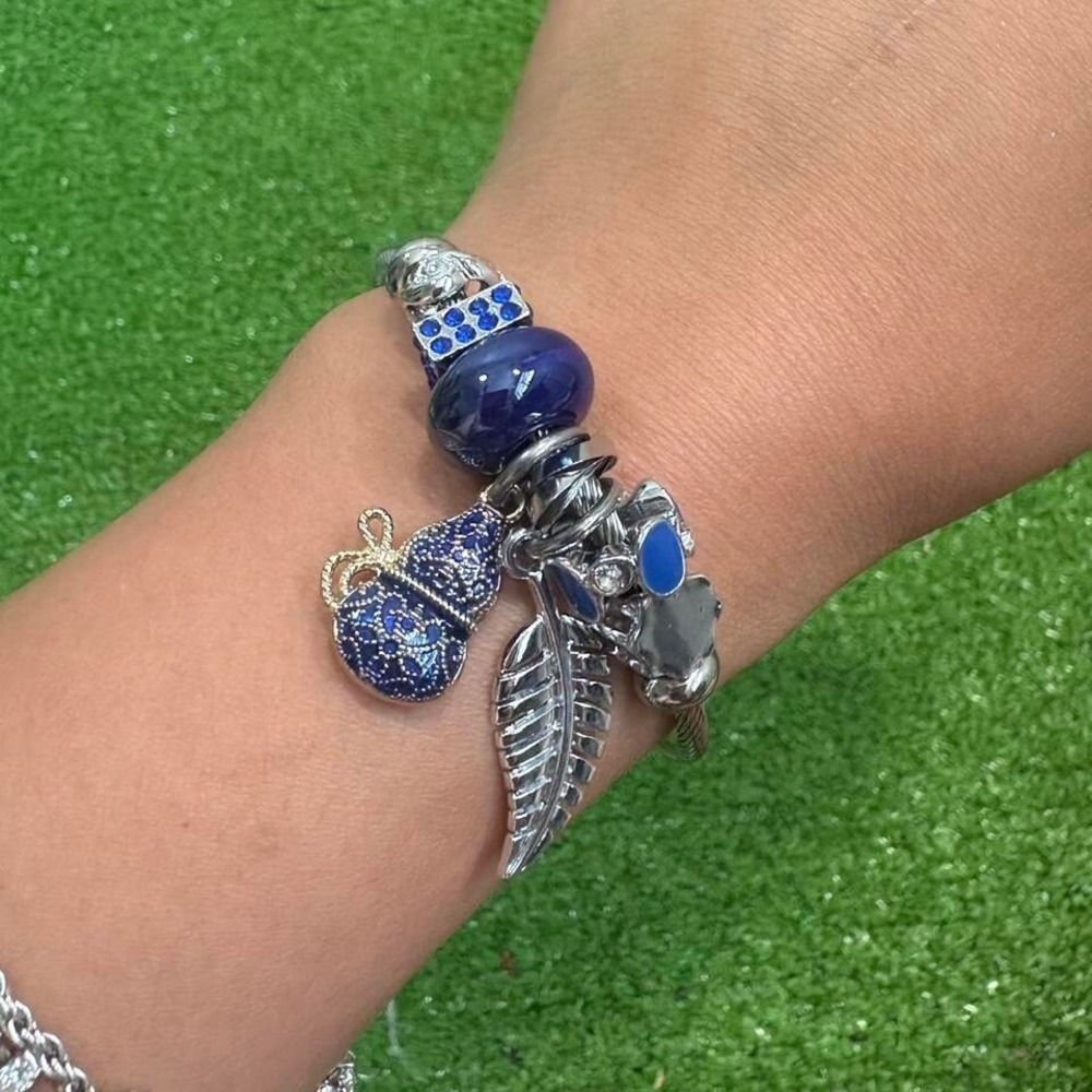 Disney Aladdin Blue and silver beaded charm bracelet‎