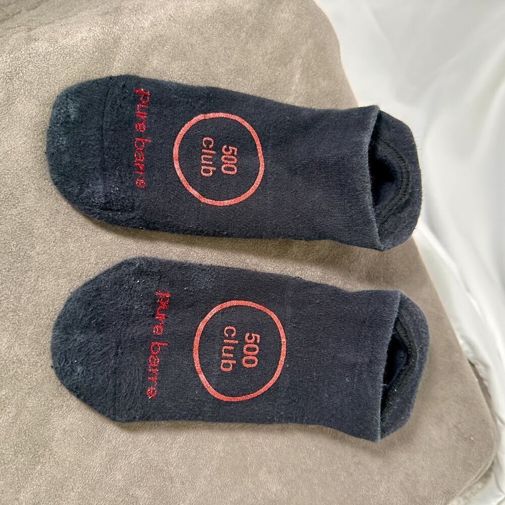 🖤 Pure Barre 500 Club Sticky Socks — Black/Red (One Size)