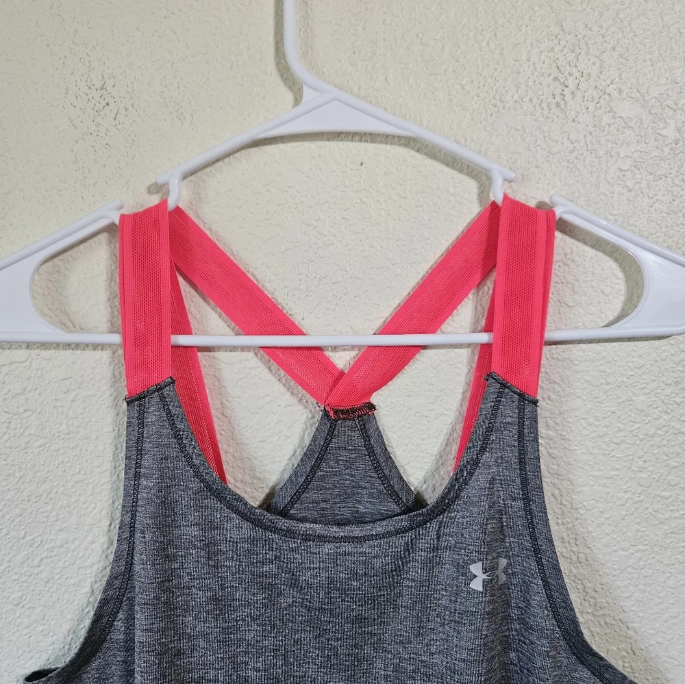 Women's medium UA tank - Picture 2 of 3