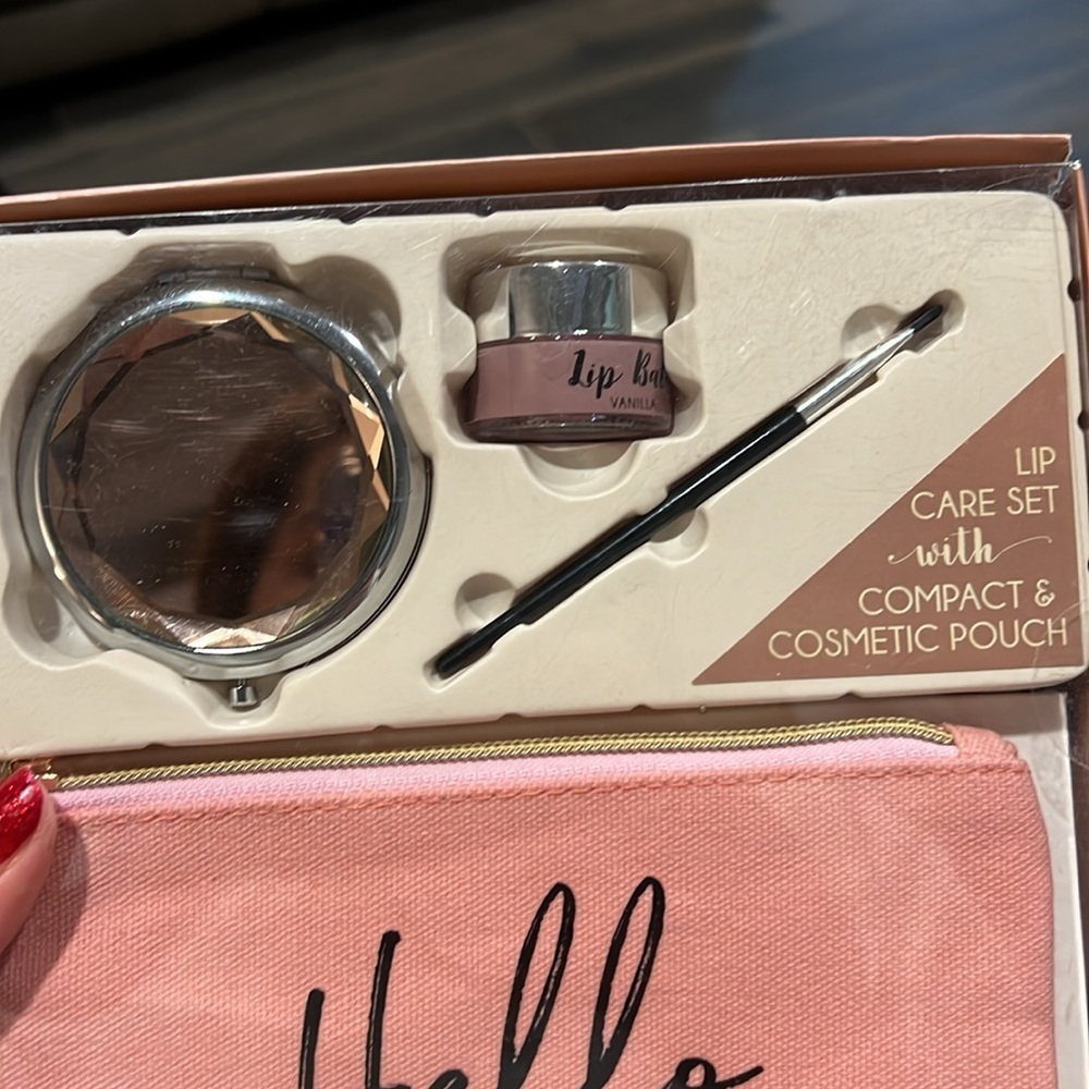 NEW Lip Care Beauty Makeup Set with Pouch! - Picture 2 of 4