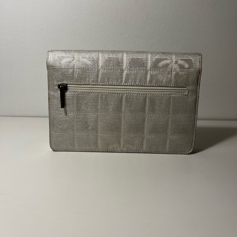 CHANEL | White Crossbody Bag - Picture 2 of 11