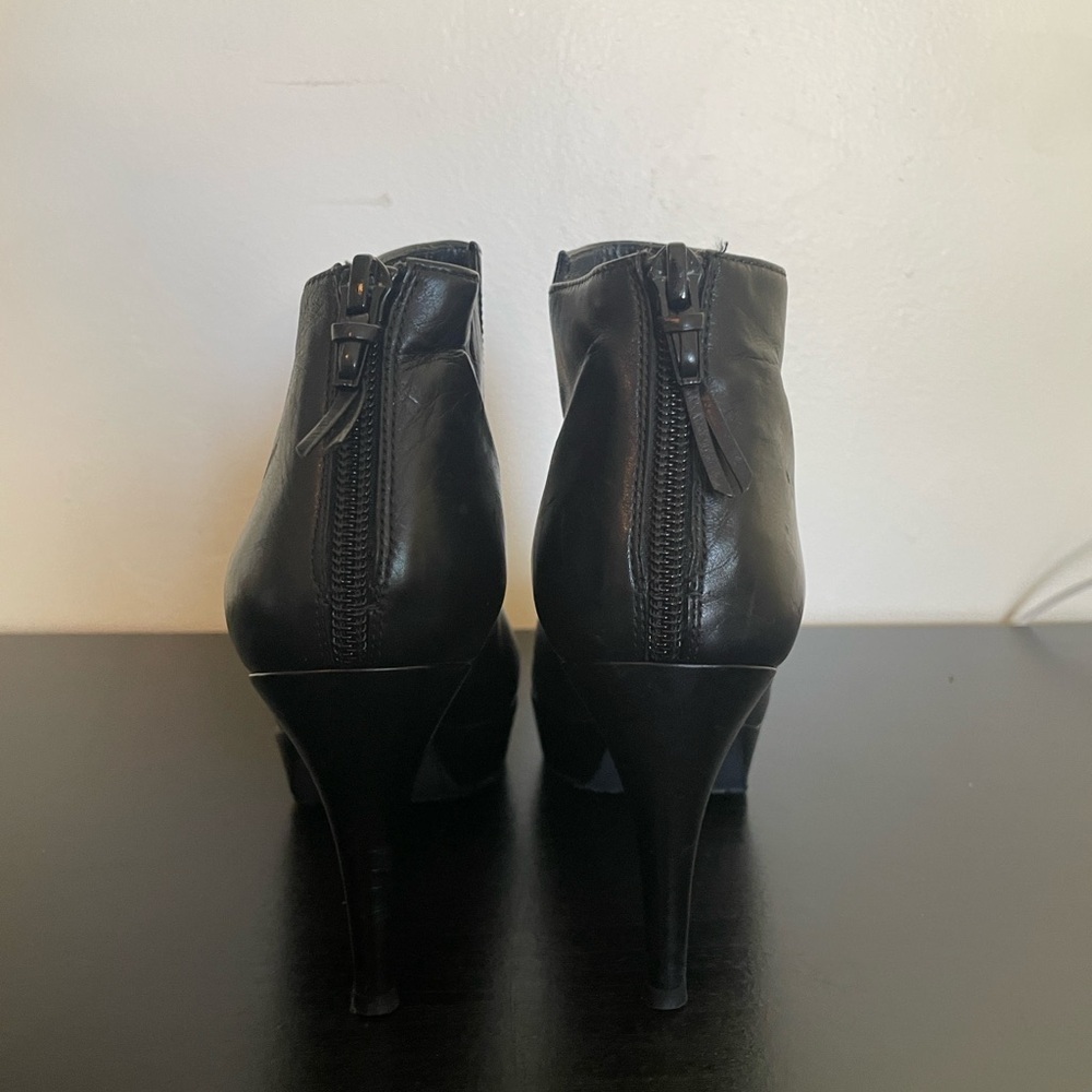 Stuart Weitzman Swell leather Black booties - Picture 4 of 6