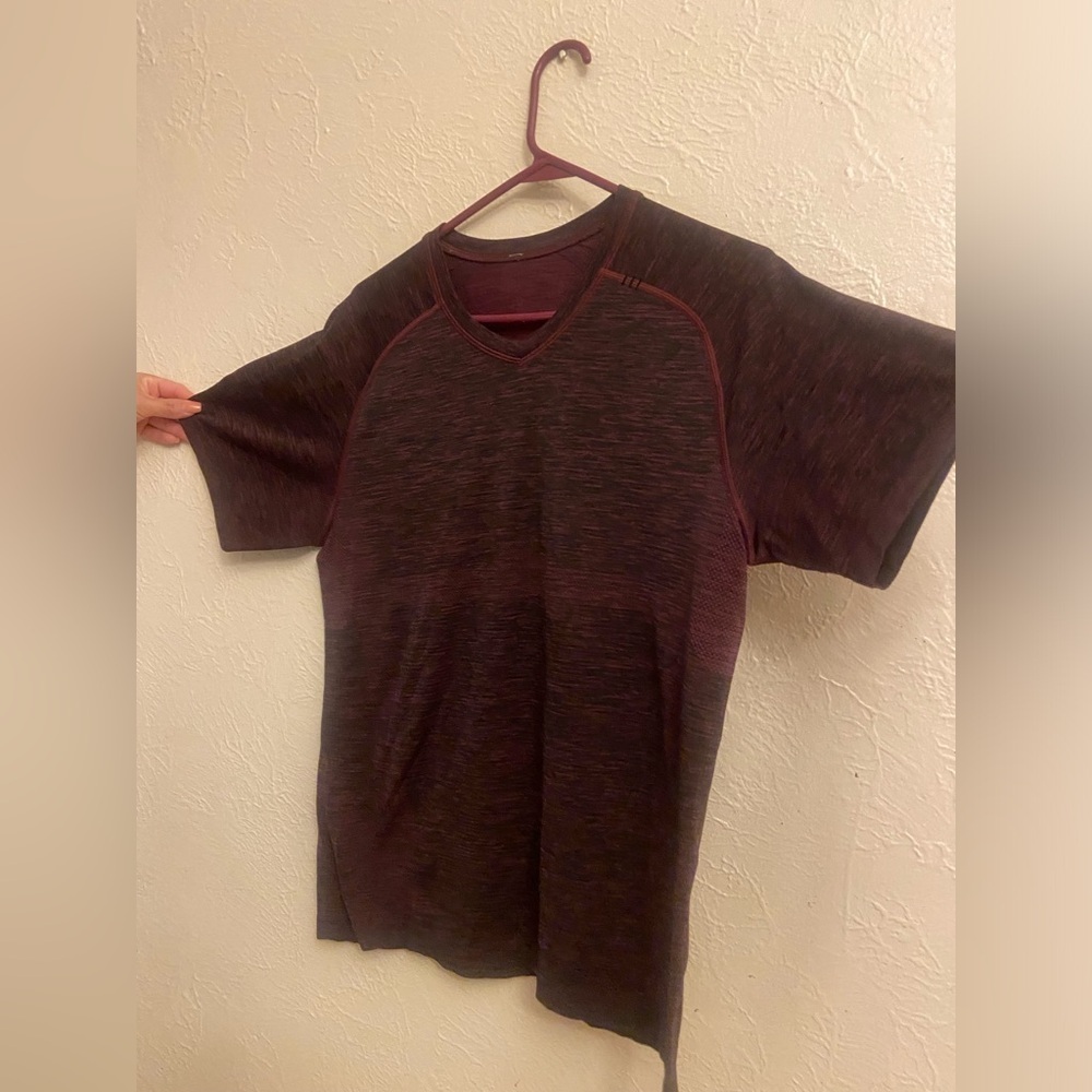 Men’s Lululemon shirt