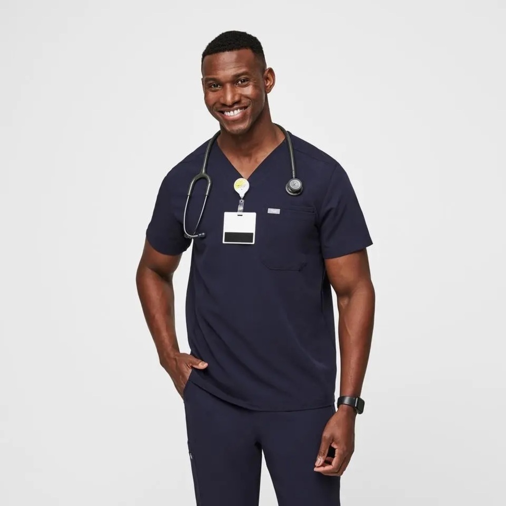Figs Leon Three-Pocket Scrub Top in Navy Size XL